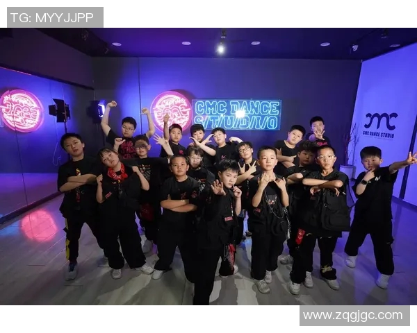 赛后复盘：西安街舞队与深圳街舞队默契配合的精彩瞬间分析
