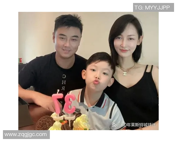 亚洲杯决赛激战正酣 终极对决揭晓冠军之争双方球队全力以赴争夺荣耀